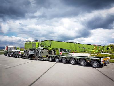 An impressive green convoy on the way to the Netherlands, with vessel deck, flat deck and elongation beams.