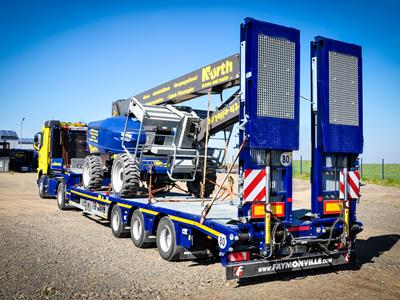 The MultiMAX Plus allows payloads of up to 26 tonnes to be transported throughout Europe, while complying with national regulations for conventional freight transport within 40 to 44 tonnes.