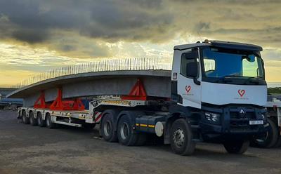 The extendable loading platform of the stepframe trailer fits perfectly for the versatile daily work of General Construction.