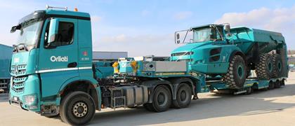 MultiMAX semi-trailer with wheel recess and hydraulic widening