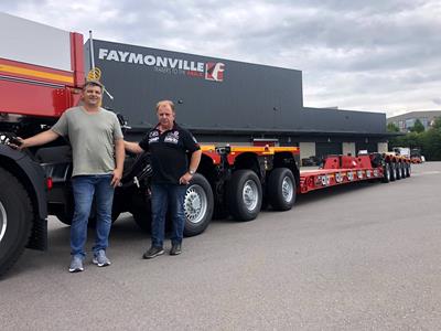The Jerich Trans team received detailed instructions at the Lentzweiler plant to use the new lowbed trailer efficiently.