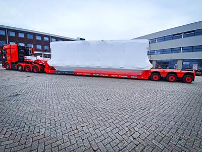 The lowbed with a basic width of 2,750 mm ideally matches the requirement profile of Van Grinsven.