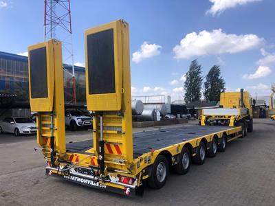 With the low pendle-axle PA-X and its minimum loading height of only 790 mm, Faymonville offers the solution to handle any challenging route sections easily with this low loader.