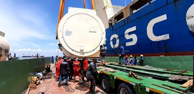 Es ist ein echtes Abenteuer zu sein, einen 300 Tonnen schweren Stator durch die indonesische Wildnis zu transportieren