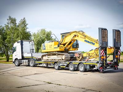 The MultiMAX Plus is a versatile machine carrier semi-trailer that has been optimized for different transport tasks