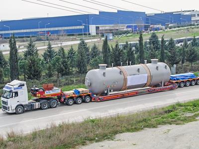 La VarioMAX peut être adaptée aux besoins individuels de transport. Voici quelques possibilités d’équipements de la semi-remorque :

Extensible 
Col de cygne déboîtable
Plateau avec caissons extérieurs et plancher fixe
Plateau à cheval
Plateau à citerne avec écartement hydraulique simple ou double
Split Bogie : essieux pouvant être accouplés au bogie arrière et permettant des charges utiles plus élevées
Plateau intermédiaire reliant les essieux avants aux essieux arrières pour former un plateau droit