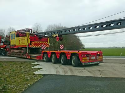 GigaMAX está equipado con suspensión hidráulica y ejes con dirección forzada. 