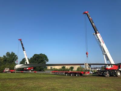 De TeleMAX is verkrijgbaar als drie- of viervoudig uitschuifbare oplegger en ideaal voor het transport van rotorbladen van windturbines en andere uiterst lange vrachten.