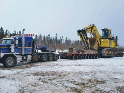 Оси могут стыковаться посредством вильчатого дышла или гуська, а дистанционное рулевое управление является реальным преимуществом при передвижении на месте выполнения работ.