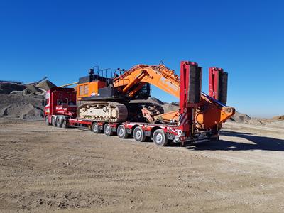 La MulltiMAX Faymonville est un système de semi-remorque surbaissée très polyvalent et complet, adapté pour le transport d'engins de construction (terrassement et construction de routes, carrières, etc..) 