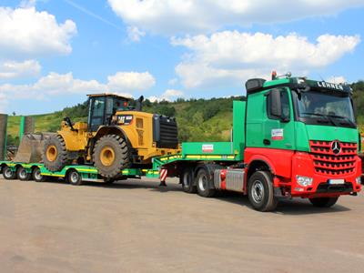 Oto kilka możliwości wyposażenia:

Systemy rampowe
Hydrauliczny wysięgnik naczepy
Hydrauliczne rampy wjazdowe
Zagłębienia (zagłębienia do kół, zagłębienia dla koparek)
Poszerzenia
Hydraulicznie poszerzane powierzchnie ładunkowe