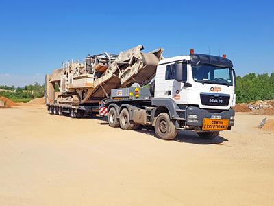 Het is een zeer veelzijdig en compleet opleggersysteem, geschikt voor het transport van steengroevemachines. Transportband, breker, breker, verrijkingsmachines, zeef, etc...