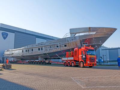 Cock-Open-Boot, Kajütboot, Halbstarr-Boot, Rennboot, Wassersportboot, Segelboot, Fähre oder Bootskomponenten. Der CombiMAX kann an die individuellen Transportbedürfnisse angepasst werden. Unabhängig von den Transportanforderungen ermöglicht das CombiMAX-Prinzip eine absolut individuelle Konfiguration für alle Herausforderungen. 