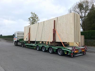 Fertigteile aus Holz, Stahl oder Beton sind vorgefertigte Komponenten aus Rohstoffen, die ohne weitere Bearbeitung im Haus-, Gebäude- oder sonstigen Bauwesen eingesetzt werden können.