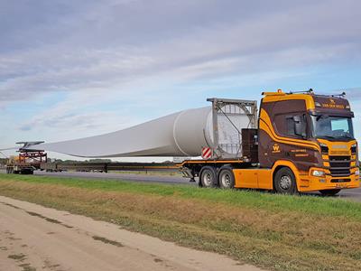 The new generation of blades are always longer and longer. This means stronger but also longer semi-trailers. 