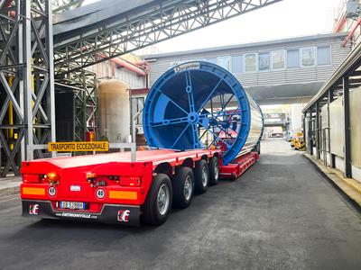 Tieflader mit abfahrbarem Schwanenhals, Tiefbett und einem Fahrwerk mit 1-5 Achsen. Bei Bedarf verfügbar mit 1- oder 2-Achs Dolly