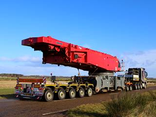 A CombiMAX lowbed trailer combination in the UK