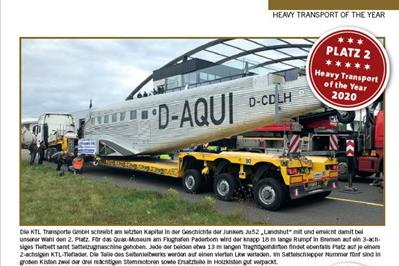 Juste derrière, en deuxième place, se trouve le transport de "Tante Ju", un avion de collection du type Ju 52, sur une semi-remorque extra-surbaissée MegaMAX à trois essieux Faymonville !