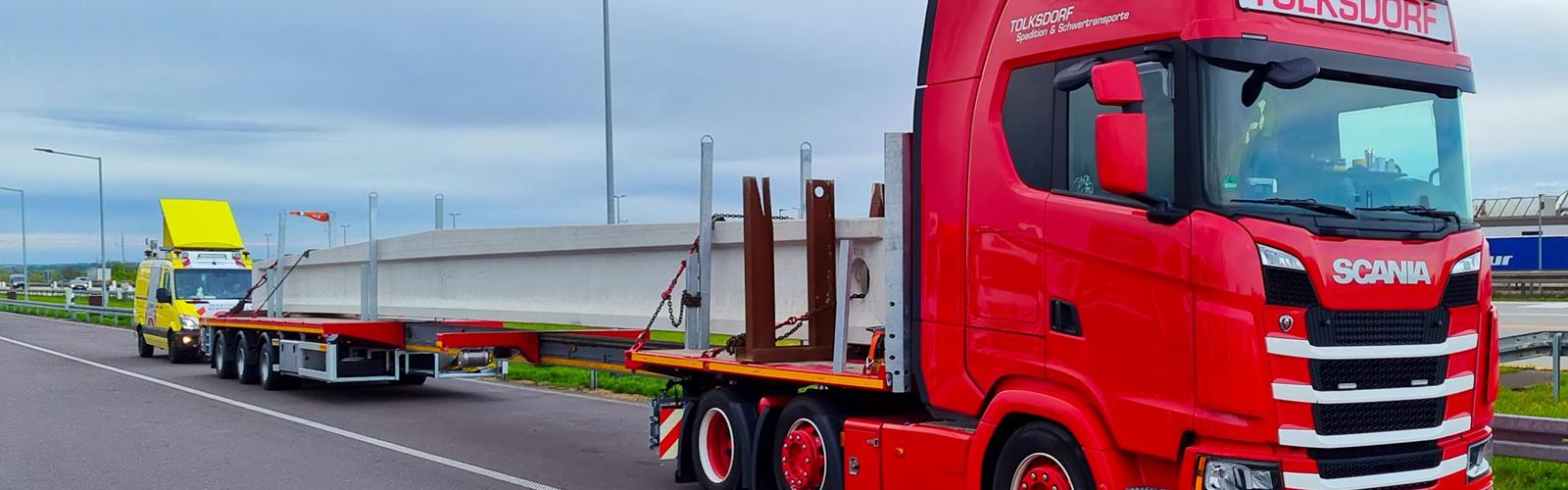 Der 3-Achs Telesattel vom Typ TeleMAX weist eine Aufsattelhöhe von 980 mm auf bei einem 18 Tonnen Schwanenhals.
