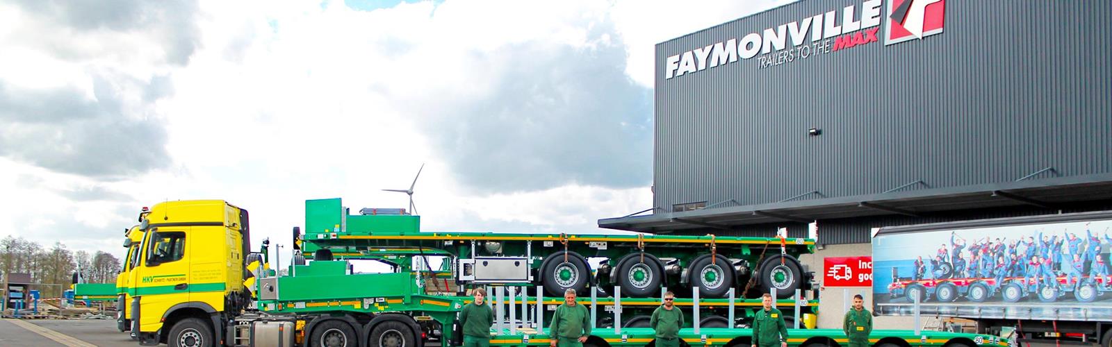 For transporting crane weights and crane parts, HKV opted for two compact 4-axle versions of the CargoMAX ballast trailer with air suspension and two 6-axle flatbeds from the same product family