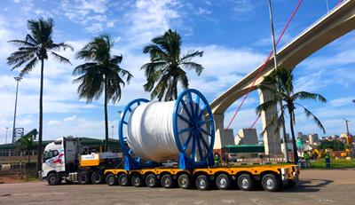 For an offshore project in Southern Africa, CombiMAX modular trailer combinations take on an important function for the supply of material weighing tons.