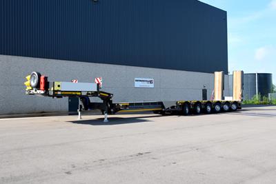 De zwanenhals met een technische koppelingsdruk van 30.000 kg rust op een buitenliggerconstructie en biedt binnen de totale combinatielengte een maximale laadvloerlengte.