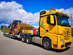 Ta nowa naczepa niskopodwoziowa przejmuje transporty o ładowności do ok. 60 ton.