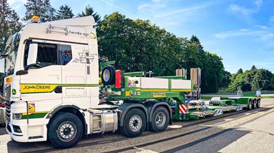 For the transport of harvesters, silo wagons or high lift tractors, Lhermite relies on a new 3-axle MegaMAX low bed semi-trailer from Faymonville.