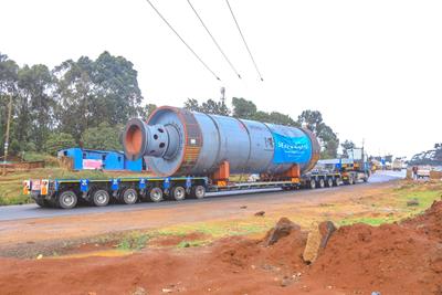 Their heavy haulage and project cargo branch Seven Stars Limited relies on modular hydraulic trailers by Faymonville for very diverse jobs in the region.
