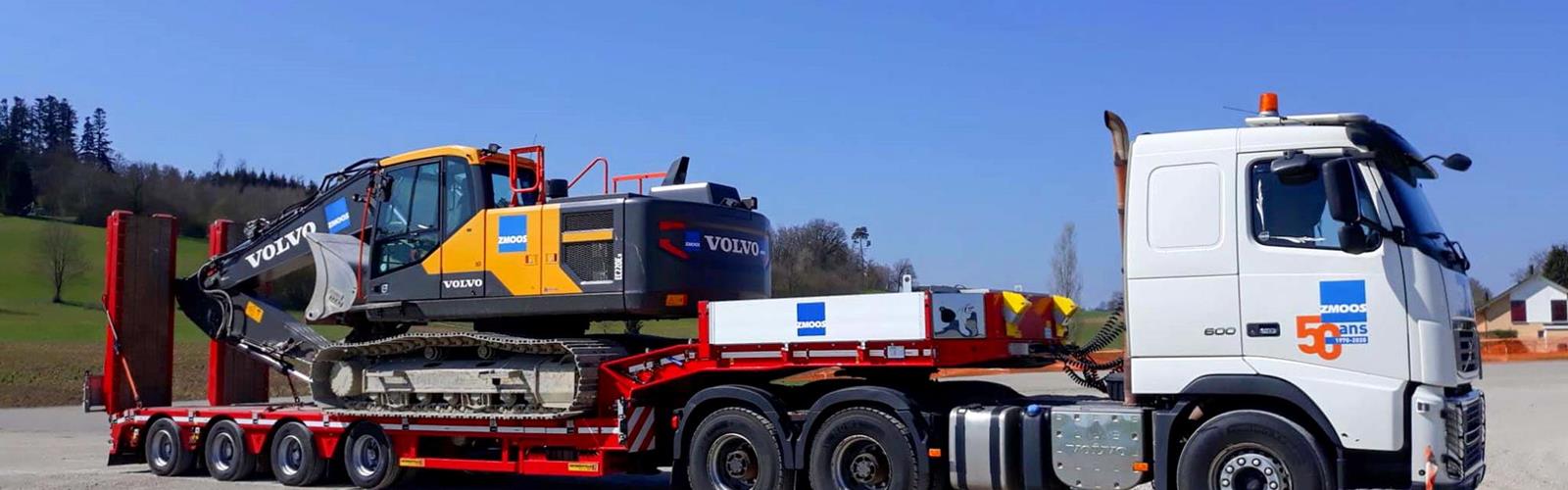 Beim Transport der Bohrgeräte und Bagger durch die Schweiz vertrauen die Schweizer Spezialisten auf den hydraulisch zwangsgelenkten 4-Achs Semi-Tieflader von Faymonville.