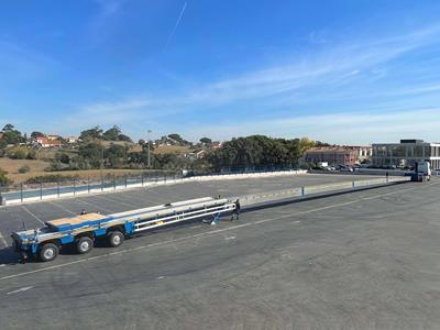 The Portuguese company Laso took delivery of three quadruple extendable WingMAX flatbeds to transport the latest generations of wind blades safely and efficiently.