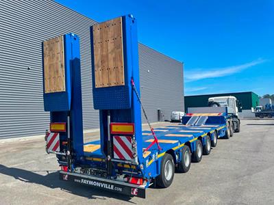 Gruest recently strengthened their fleet with a 5-axle MultiMAX low loader in heavy duty version.