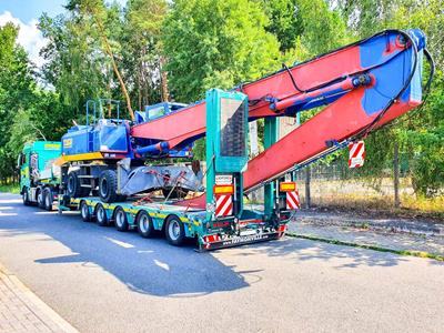 The low loader is based on the principle of independent wheel suspension, which on the one hand allows a 12-tonne axle load and on the other hand a minimum loading height of up to 780 mm.