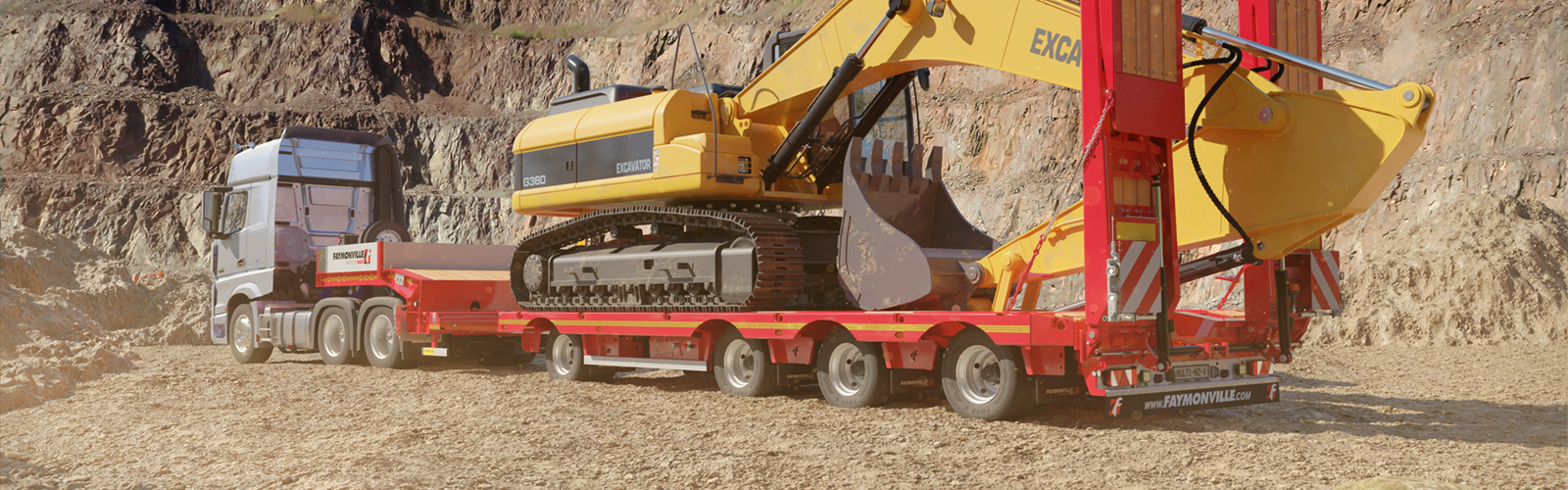 Pour ce porte-engin, la configuration spéciale des essieux (3 245 + 2 x 1 510 mm) est particulièrement intéressante en France,