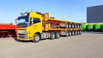 Das Kerngeschäft des tschechischen Unternehmens Hanyš sind Kranarbeiten mit einer großen Flotte von Liebherr-Kränen sowie Schwertransporteinsätze.