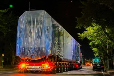 Die ersten Einsätze mit dem CombiMAX in Südkorea wurden erfolgreich beim Transport von Zügen absolviert.