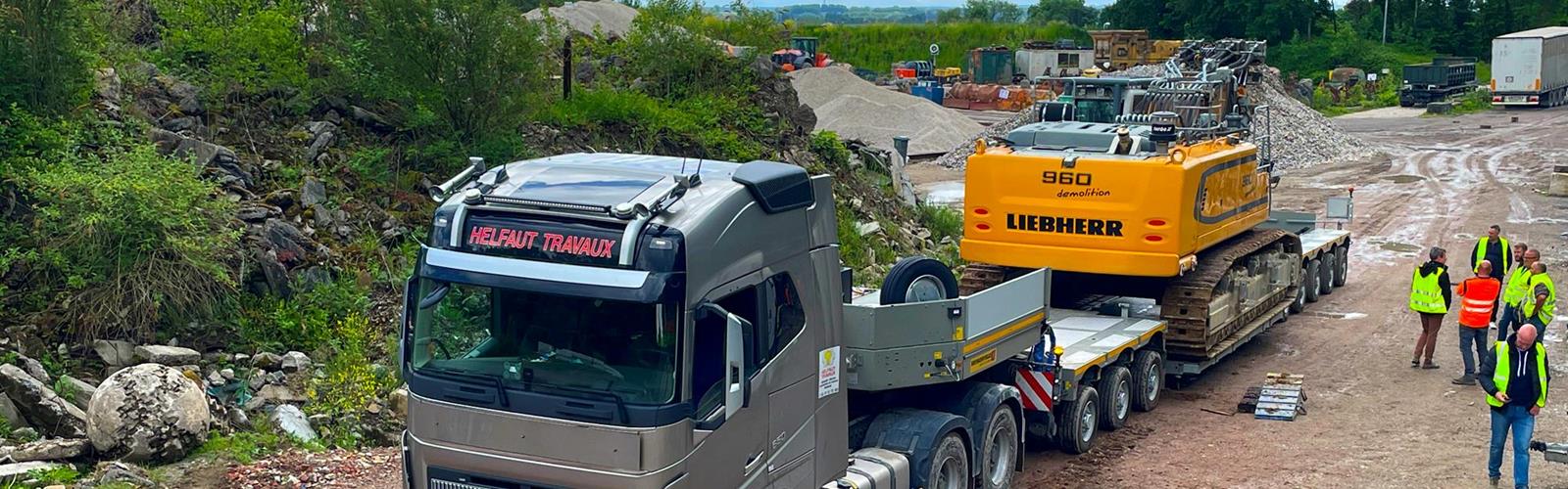 Notre instructeur Jef est intervenu tout au long de la journée sur la plateforme de Helfaut pour réaliser la mise en main de la semi-remorque extra-surbaissée VarioMAX 3+5 auprès des chauffeurs.