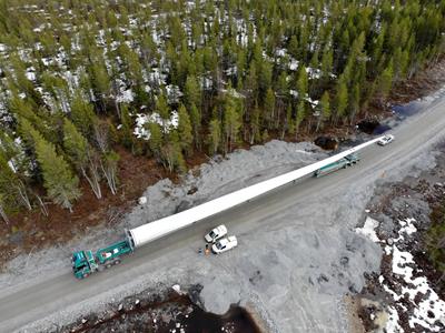 The WingMAX flatbed trailer for XXL rotor blades