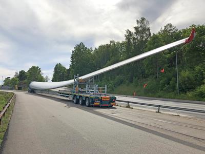 De beproefde pendelastechnologie zorgt voor een stuurhoek van maximaal 60° en een maximale veerweg van 600 mm.