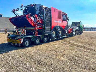 MegaMAX ofrece flexibilidad total para el transporte de máquinas agrícolas