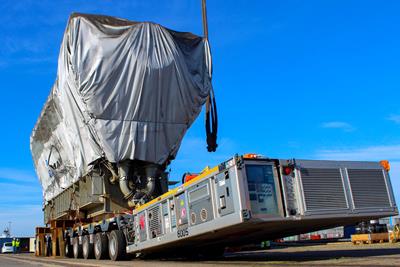 The Krebs specialists assembled a self-propelled heavy duty platform trailer for this task in the form of a 12-axle variant with a 372 kW power pack.