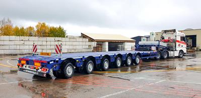 Additionally, they have strengthened their fleet with two 6-axle MultiMAX semi-trailers with hydraulic gooseneck and low pendle-axles type PA-X.