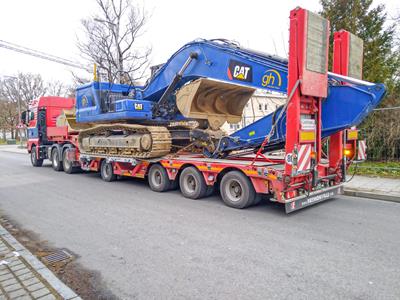 A new 4-axle MultiMAX semi-low loader from Faymonville offers the ideal conditions for machine transports.