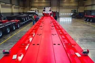 Quand SITCA doit transporter des frets industriels lourds ou surdimensionnés, ils démontent les rails sur le plateau pour obtenir une surface plate.