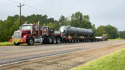 The 12-axle Faymonville HighwayMAX Booster single drop highway trailer is such a product that became a key player within the fleet of customer 5J Transportation Group.