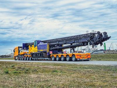 One of the first projects of this new Faymonville  VarioMAX was the pick-up of a Fundex F3500 foundation rig with a transport weight of approx. 77 tons.