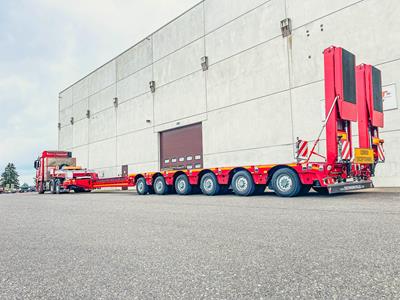 In der täglichen Arbeit wird Jan Coesens auf diesem neuen 6-Achs-Tieflader unter anderem schwere Bohrmaschinen und andere Baumaschinen transportieren.