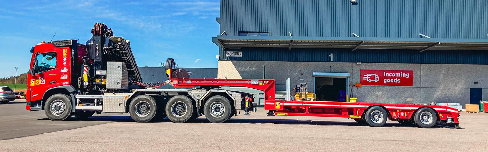 Délétroz Transports SA aus Botyre im Kanton Wallis nutzt ab sofort einen 2-Achs MultiMAX Satteltieflader mit Einzelradaufhängung Twin Axle II.