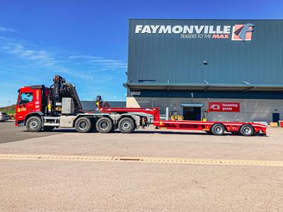 Délétroz Transports SA aus Botyre im Kanton Wallis nutzt ab sofort einen 2-Achs MultiMAX Satteltieflader mit Einzelradaufhängung Twin Axle II.