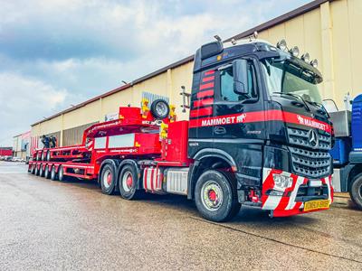 The Belgian branch of Mammoet has recently strengthened its fleet with two semi-trailers from the MultiMAX range.